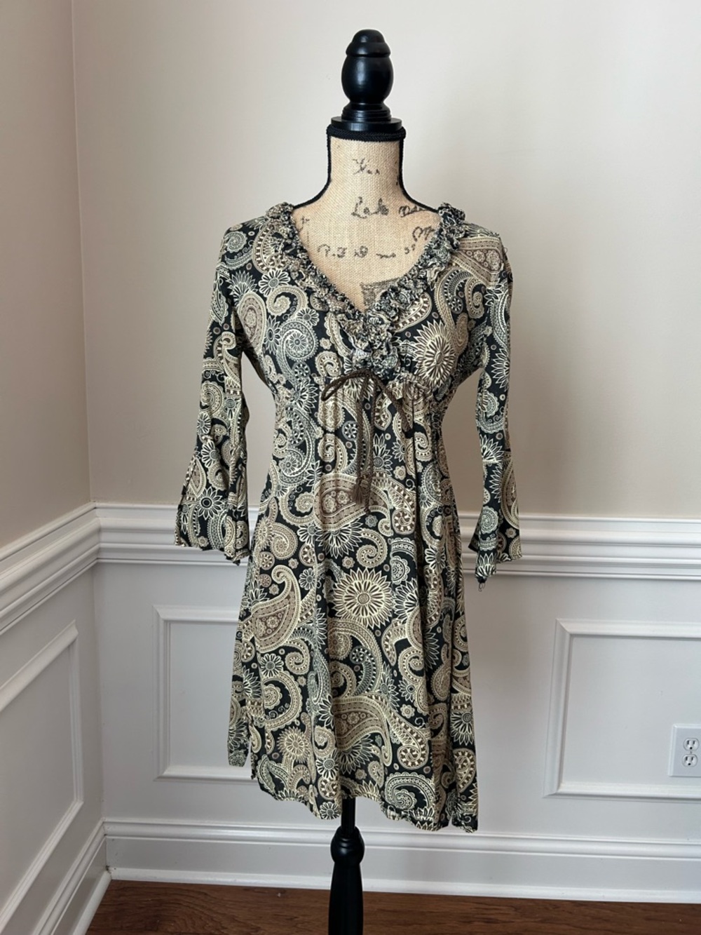 Paisley Tie-Front V-Neck Long Sleeve Dress in Black and Cream